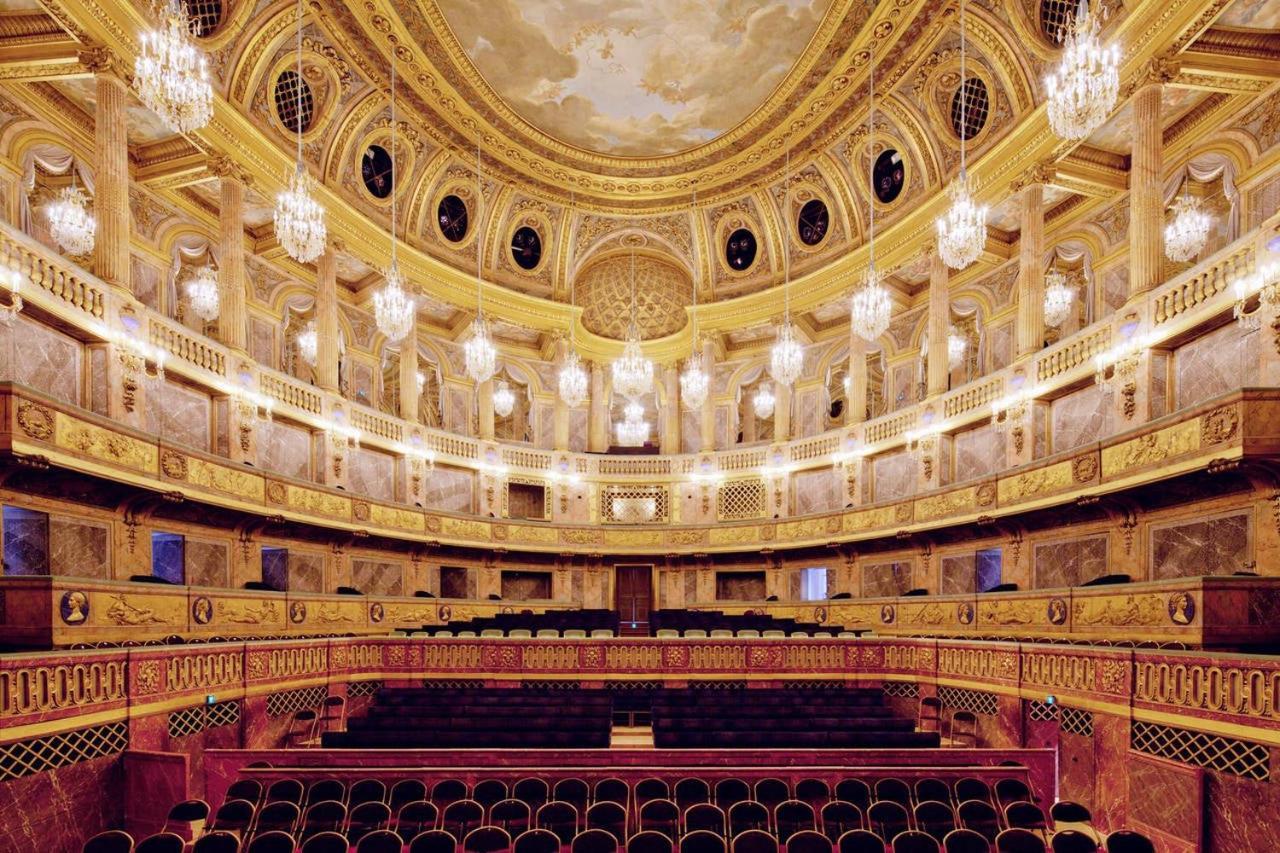 Studette Remilly A Versailles Bagian luar foto