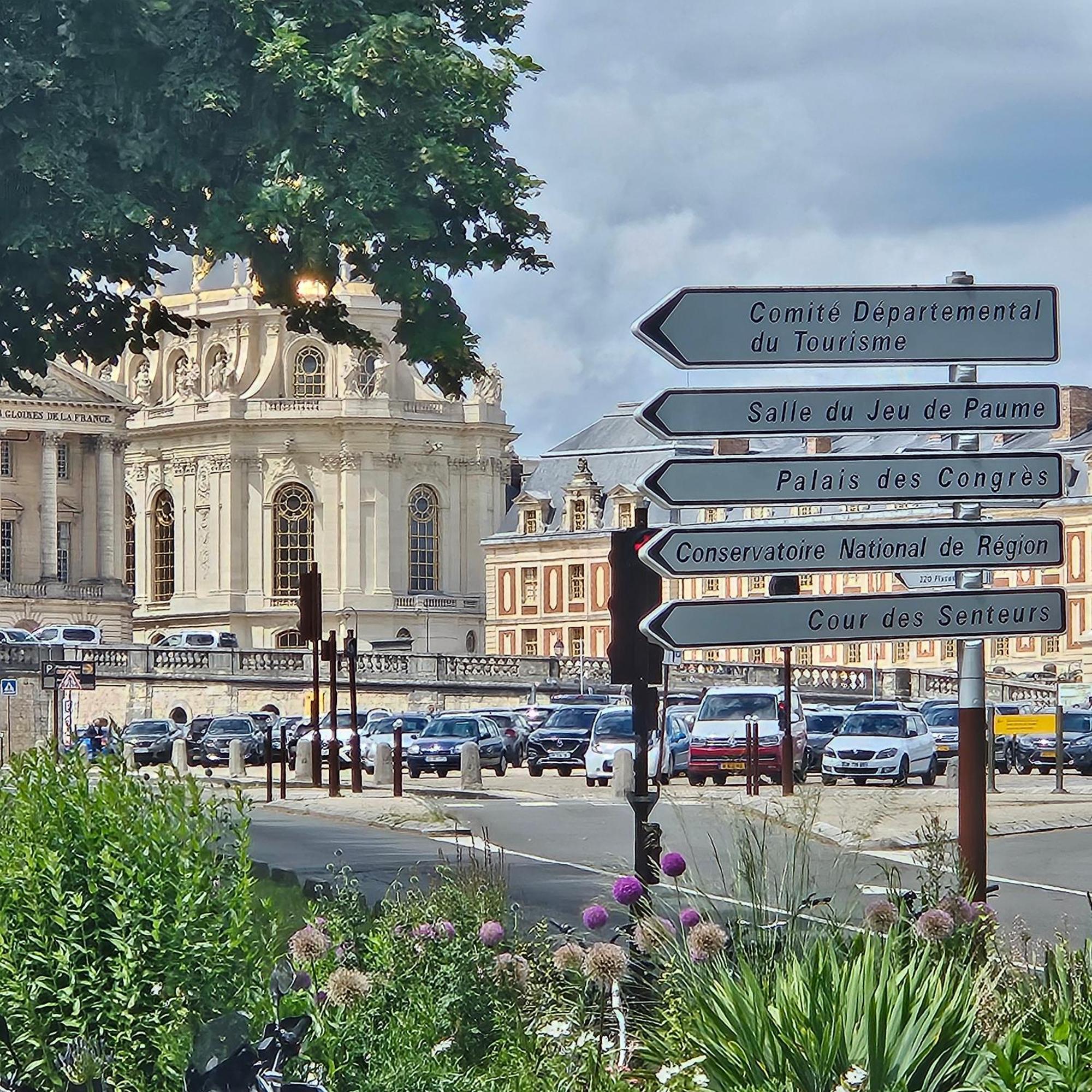 Studette Remilly A Versailles Bagian luar foto